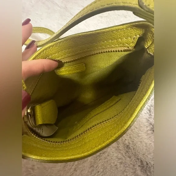 burberry haymarket lime green crossbody bag - Picture 5 of 6